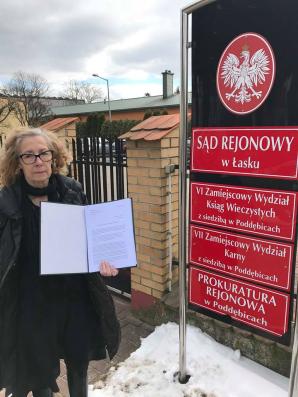 [VIDEO] Czy prokurator Marek Wołtysiak z Poddębic to adwokat? Czy przesłuchał zgłoszoną do ścigania notariusz Sabinę Paprocką, czy sobie z nią pogawędził? Dlaczego umorzył skandaliczną sprawę aktu notarialnego wpędzającego w potężny dług niewinne kobiety?