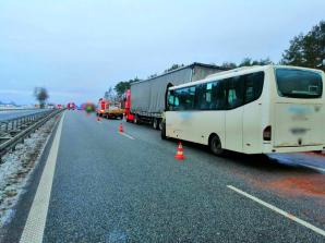 Wypadek autobusu na trasie S8. Apelujemy o ostrożność i bezpieczeństwo