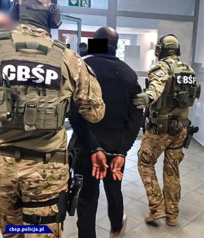 [VIDEO] Rozbity gang nigeryjsko-polski. Zatrzymano obywatela Polski, Ukrainy i 3 Nigeryjczyków. Działali na szkodę niemieckiej firmy