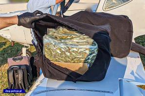 Awionetka miała służyć do przemytu narkotyków z Hiszpanii do Polski - CBŚP i PK przejęły marihuanę i samolot