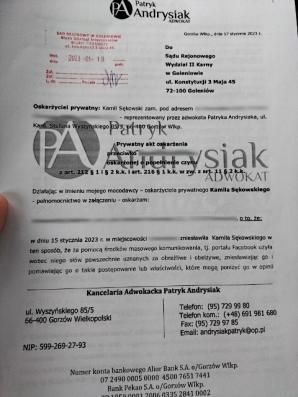  [VIDEO] Akt oskarżenia przeciwko ulubienicy Sądu Apelacyjnego w Szczecinie złożył Kamil Sękowski za agresywne, internetowe pomówienia! Po łagodnym potraktowaniu kobiety przez sędziego Piotra Brodniaka, obelżywie zaatakowała Kamila Sękowskiego w Internecie