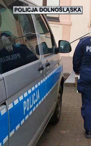 Nie zatrzymał się do kontroli drogowej, doprowadził do kolizji i podczas ucieczki potrącił policjanta