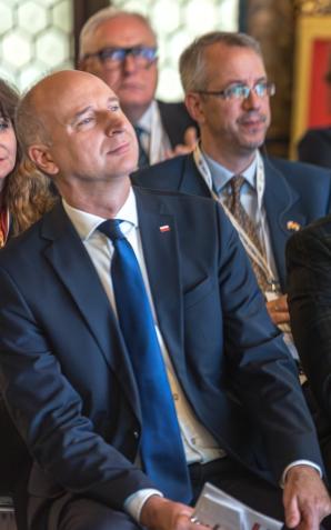 Szef MEiN: jeśli chcemy, żeby młode pokolenia żyły w tak dobrym świecie, w jakim my wzrastaliśmy, Jan Paweł II musi być inspiracją