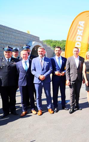 [VIDEO] Najbardziej malowniczy odcinek „eski” w Polsce z najdłuższym tunelem pozamiejskim w kraju otwarty. Droga ekspresowa S3 Bolków – Kamienna Góra oddana do ruchu