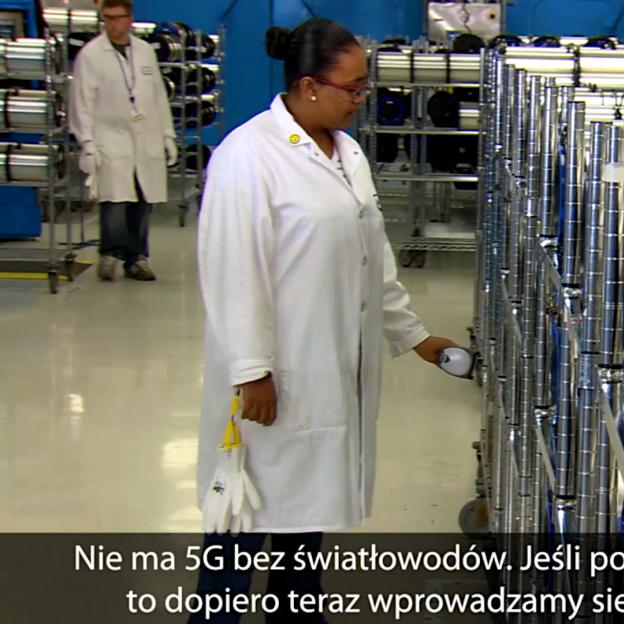[VIDEO] Rozbudowa sieci 5G napędzi popyt na światłowody. Ich nowa fabryka w Mszczonowie obsłuży największych odbiorców w Europie