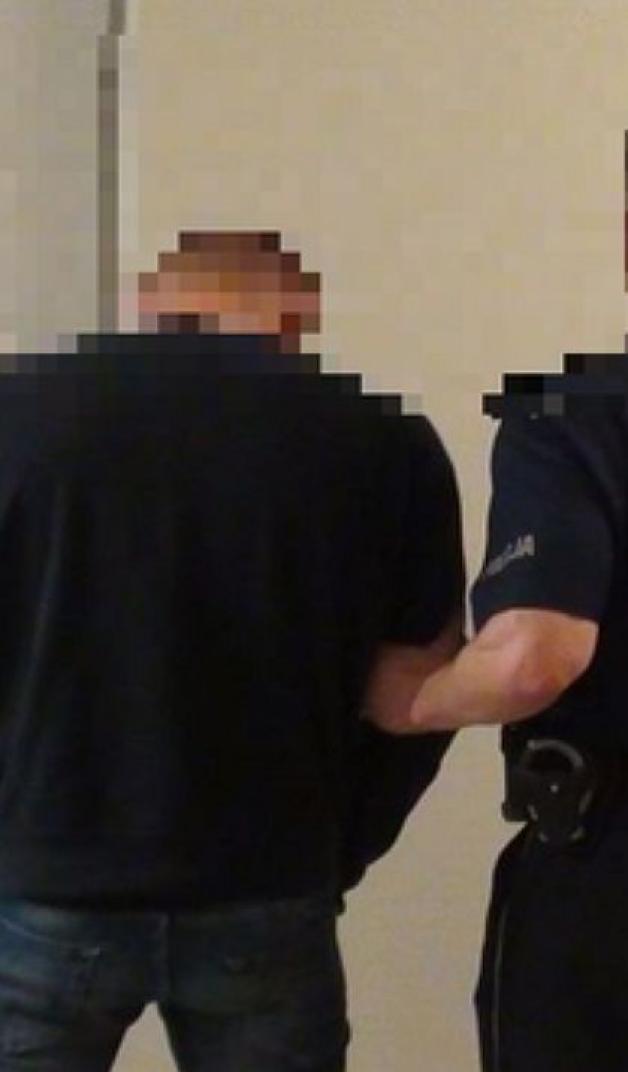 Woreczek z „białym proszkiem” znaleziony u 5-latka w przedszkolu. Policjanci zatrzymali ojca dziecka