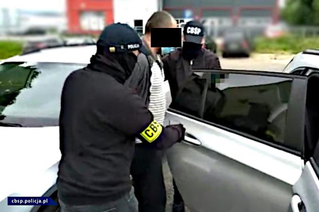 [VIDEO] Funkcjonariusze zlikwidowali plantację konopi, na której rośliny sięgały nawet 2 metrów