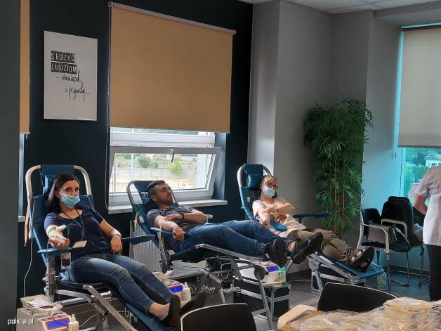 Rekordowa zbiórka krwi w opoczyńskiej komendzie - wspólnie walczymy o życie naszego kolegi policjanta