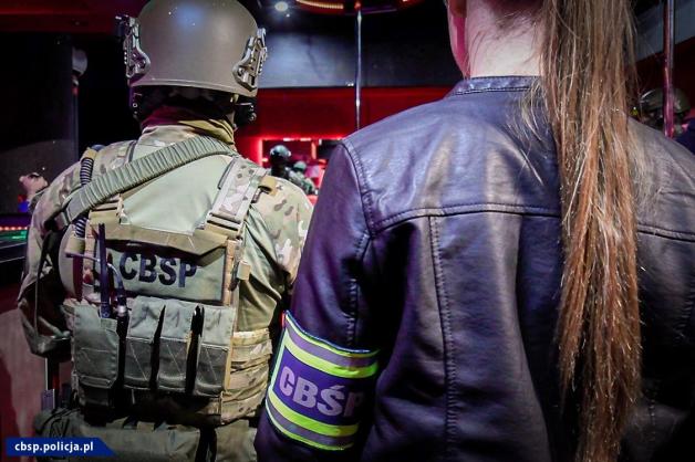 [VIDEO] Potężne uderzenie w sieć klubów go-go